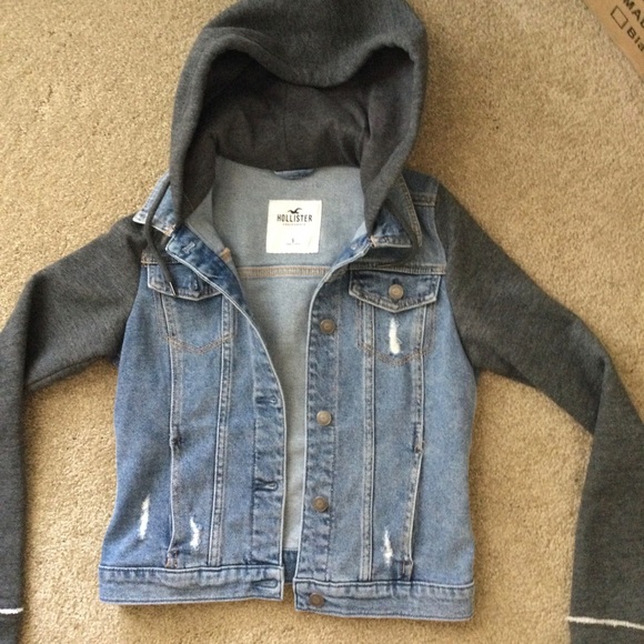 HOLLISTER- Denim Hooded Jacket - Picture 2 of 3